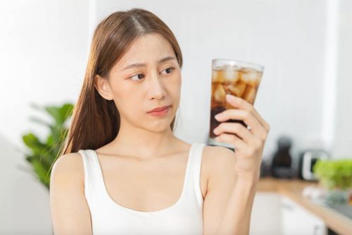 Những thay đổi nhỏ trong chế độ ăn uống, chẳng hạn như cắt giảm một món ăn nhiều calo mỗi ngày, có thể mang lại lợi ích lâu dài cho quá trình lão hóa lành mạnh. Ảnh: Shutterstock