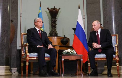 Tổng thống Nga Vladimir Putin và Tổng thống Kazakhstan Kassym-Jomart Tokayev, năm 2025. Ảnh: Văn phòng Báo chí Tổng thống Nga