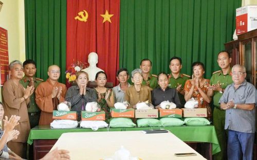 Cán bộ, chiến sĩ CATP Cần Thơ hướng về cơ sở, thực hiện thiết thực, hiệu quả phong trào thi đua "Ba nhất".