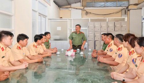 Đại tá Nguyễn Thanh Tràng, Phó Giám đốc CATP kiểm tra công tác trực, đảm bảo TTATGT Tết Nguyên đán Bính Ngọ 2026 đối với Phòng CSGT.