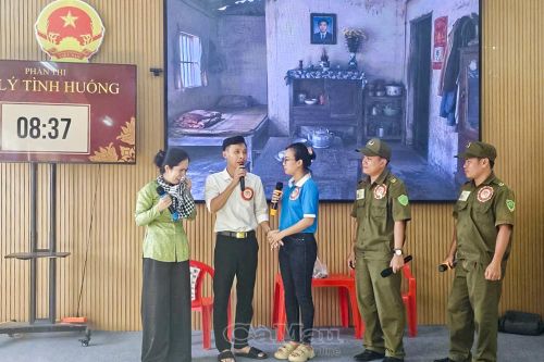  Phần thi xử lý tình huống được thể hiện bằng hình thức sân khấu hóa.