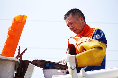 EVN tăng cường lực lượng ứng trực xử lý sự cố. Ảnh: ST