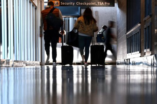Mỹ hạn chế nhập cảnh từ 3 nước châu Phi nhằm ứng phó với đợt bùng phát Ebola. Ảnh: Reuters