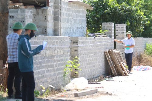 Đến ngày 26-5, xã Hồng Vân đã tiến hành kiểm đếm được 9.963 thửa đất, trong đó, 1.200 thửa đất thuộc phạm vi đường 120m đã được bàn giao cho chủ đầu tư đang thi công.