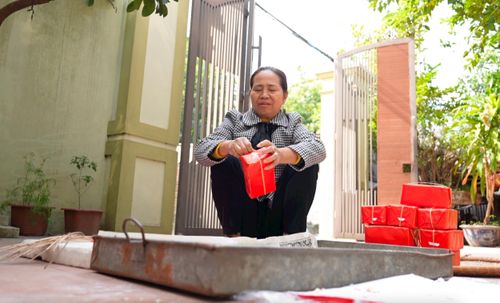 Không chỉ là món ăn dân dã, bỏng Chủ còn là lễ vật dâng An Dương Vương trong các nghi lễ truyền thống của người dân Cổ Loa. anẻ