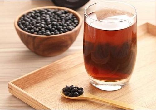 Nước đậu đen rang giúp thanh nhiệt cho cơ thể những ngày nắng nóng.