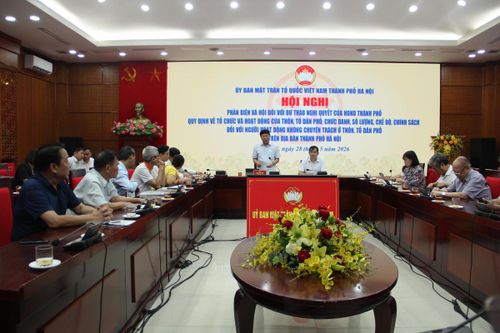 Ông Phạm Anh Tuấn, Phó Chủ tịch Ủy ban MTTQ Việt Nam thành phố Hà Nội phát biểu tại hội nghị phản biện xã hội. Ảnh: PV
