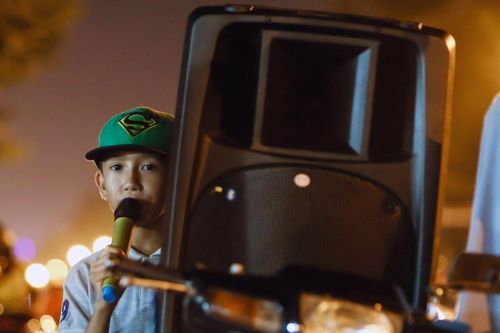 Phường Tân Hưng vận động người dân hạn chế hát karaoke, tắt loa kẹo kéo vào ban đêm trong giai đoạn học sinh ôn thi. Ảnh: Hải An.