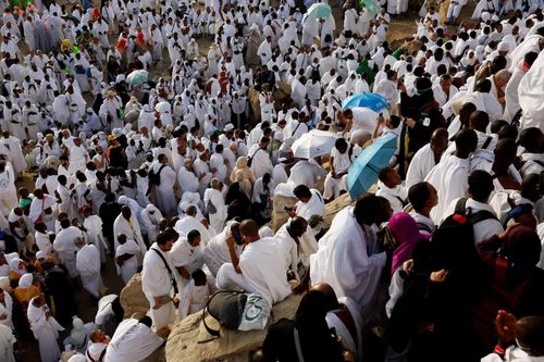 Năm nay, hơn 1,5 triệu người tham gia lễ Hajj, trong bối cảnh cuộc chiến giữa Mỹ, Israel và Iran tiếp tục phủ bóng lên khu vực Trung Đông, theo Al Jazeera. Dù xung đột leo thang, giới chức Saudi Arabia cuối tuần qua cho biết số người hành hương từ nước ngoài năm nay vẫn cao hơn năm 2024.