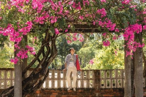  Vào mùa hè, những giàn hoa giấy vài chục năm tuổi tại đây bắt đầu nở hoa rực rỡ. Theo UBND Gia Lai, dự án khu đô thị du lịch nghỉ dưỡng quốc tế biển Ghềnh Ráng - Vũng Chua là trọng điểm, có ý nghĩa chiến lược trong định hướng phát triển không gian đô thị, du lịch và tạo động lực phát triển kinh tế - xã hội. Bệnh viện Phong - Da liễu Trung ương Quy Hòa sẽ được xây mới tại xã Tuy Phước, đảm bảo điều kiện khám chữa bệnh, chăm sóc sức khỏe cho bệnh nhân, thân nhân và đội ngũ y bác sĩ. Ảnh: Phạm Trọng Nghĩa. 