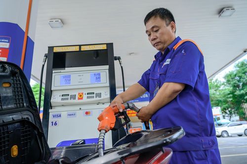  Trước đó, Thủ tướng ban hành Chỉ thị 09 về thúc đẩy sử dụng xăng E10 nhằm giảm dần tiêu thụ xăng khoáng, hướng tới lộ trình chuyển đổi năng lượng xanh và giảm phát thải khí nhà kính. 