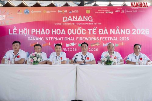 Đội Đà Nẵng - Việt Nam 1 năm nay lựa chọn chủ đề thiên nhiên với mong muốn gửi gắm thông điệp về tình yêu môi trường và khát vọng phát triển bền vững. Màn trình diễn sẽ kết hợp nền nhạc du dương cùng những hiệu ứng sắc màu rực rỡ để kể câu chuyện về thiên nhiên như “mái nhà chung” của nhân loại