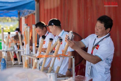 Đối với đội chủ nhà Đà Nẵng - Việt Nam, thi đấu trên “sân nhà” luôn mang lại cảm xúc đặc biệt. Ông Nguyễn Nhật Vũ, Đội trưởng đội Đà Nẵng cho biết, dù đội đã nhiều lần tham gia các sân chơi quốc tế nhưng khi biểu diễn trên bầu trời Đà Nẵng vẫn có cảm giác tự tin hơn nhờ sự cổ vũ của khán giả quê hương