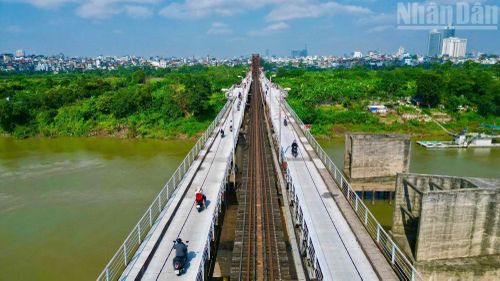 Việc hoàn thành sửa chữa và đưa cầu Long Biên trở lại hoạt động được kỳ vọng sẽ tiếp tục phát huy giá trị của công trình lịch sử này, đồng thời đáp ứng nhu cầu lưu thông ngày càng lớn giữa hai bên bờ sông Hồng.