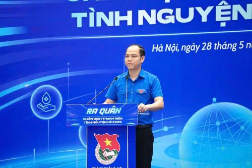 Đồng chí Nguyễn Tiến Hưng phát biểu ý kiến tại buổi lễ.