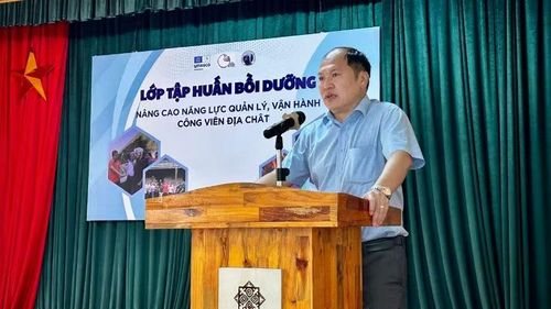 Ông Nông Văn Hưng, Phó Giám đốc Sở Văn hóa, Thể thao và Du lịch tỉnh Tuyên Quang phát biểu khai mạc. (Ảnh: BTC)
