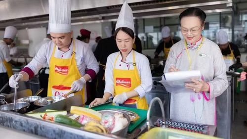 Thông qua hội thi này, Huế đang từng bước kể câu chuyện văn hóa ẩm thực đặc sắc của mình đến du khách trong và ngoài nước.