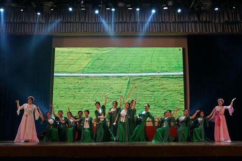 Không gian nghệ thuật của “Tìm về” không chỉ tái hiện hành trình 30 năm mà còn mở ra kỳ vọng về một chặng đường mới, nơi âm nhạc dân tộc tiếp tục được tiếp nhận và lan tỏa trong dòng chảy đương đại.