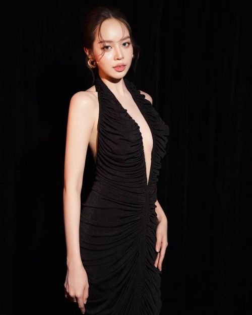 GALLERY] Thanh Thủy ngày càng gợi cảm sau đăng quang Hoa hậu Quốc