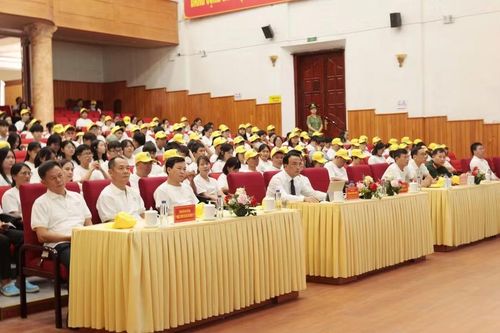 Các đại biểu và đoàn viên, thanh niên dự Lễ mít tinh hưởng ứng hưởng ứng Ngày Thế giới không thuốc lá (31/5) và Tuần lễ Quốc gia không thuốc lá năm 2026.