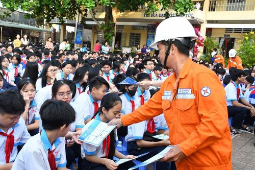 Tuyên truyền tiết kiệm điện tại các trường học