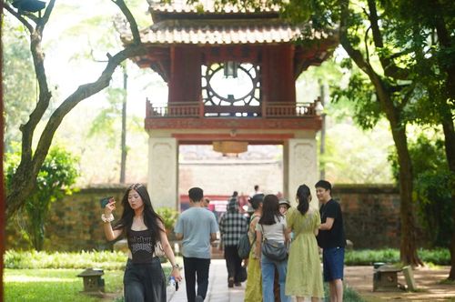 Theo kế hoạch của Sở GD&ĐT Hà Nội, kỳ thi tuyển sinh lớp 10 THPT công lập năm học 2026-2027 diễn ra từ ngày 30/5 đến 1/6. Sáng ngày 29/5, các điểm thi tổ chức học quy chế thi, phổ biến lịch thi và để thí sinh kiểm tra thông tin đăng ký dự thi.