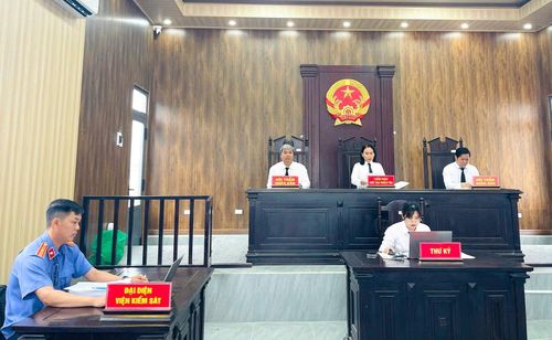 Hội đồng xét xử.