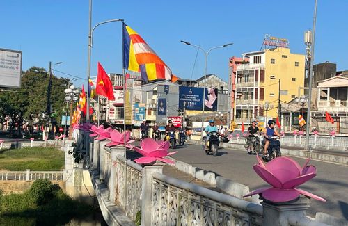 Cố đô Huế rực rỡ cờ hoa chào đón Đại lễ Phật đản Phật lịch 2570 - Dương lịch 2026. Ảnh: Lê Bằng