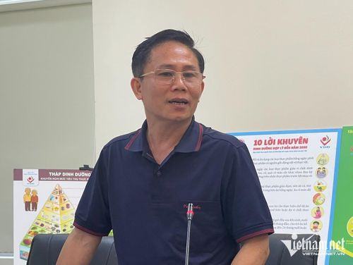 Ông Trịnh Hồng Sơn, Giám đốc Trung tâm Truyền thông, Viện Dinh dưỡng Quốc gia thông tin tại sự kiện. Ảnh: N.Huyền