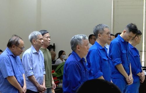 Các bị cáo tại phiên tòa phúc thẩm.