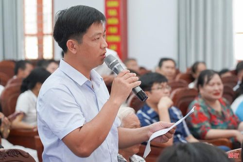 Cử tri Lê Đình Tài - Phó Chủ tịch UBND xã Đức Minh đề nghị HĐND tỉnh kiến nghị một số nội dung tại hội nghị.