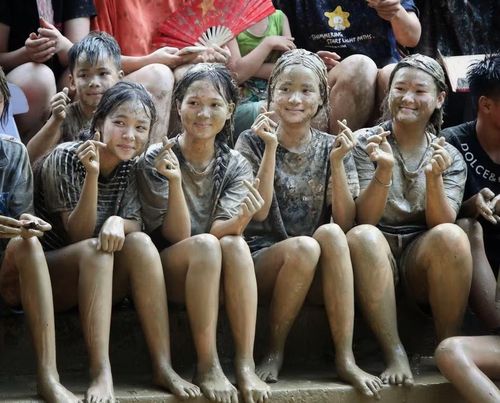 Khán giả cổ vũ. (Ảnh: Danh Lam/TTXVN)