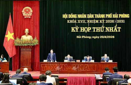 Chủ tọa điều hành Kỳ họp thứ nhất HĐND thành phố Hải Phòng khóa XVII, nhiệm kỳ 2026-2031, chiều 20/4. Ảnh: Đoàn Minh Huệ/TTXVN