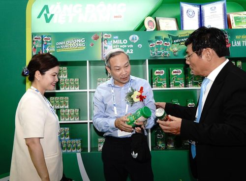 Đại biểu tham quan gian hàng của Nestlé MILO tại Triển lãm quốc tế ngành sữa 2026.