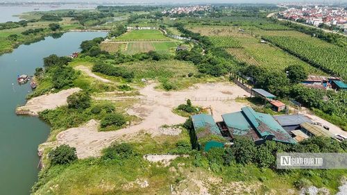 Được biết, cả 5 doanh nghiệp này từng bị UBND xã Thiên Lộc ra quyết định xử phạt hành chính với hành vi chiếm đất nông nghiệp. Trong ảnh là bãi của Công ty Cổ phần thương binh Thành Luân. Doanh nghiệp này từng bị UBND xã Thiên Lộc xử phạt 160 triệu đồng với hành vi chiếm đất nông nghiệp với diện tích 1.038,35m2.