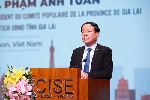 Ông Phạm Anh Tuấn - Ủy viên Trung ương Đảng, Chủ tịch UBND tỉnh Gia Lai, phát biểu chào mừng.