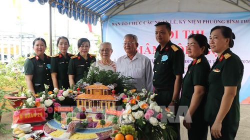 Lữ đoàn 29 tham gia hội thi mâm xôi nghệ thuật. Ảnh: Nguyễn Hằng - TTXVN