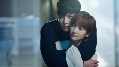 Ji Chang Wook và Park Min Young trong Healer.