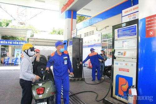 Khi triển khai đồng bộ xăng sinh học, đa số người dân Gia Lai đã thích nghi với loại nhiên liệu mới. Ảnh: Hiền Mai
