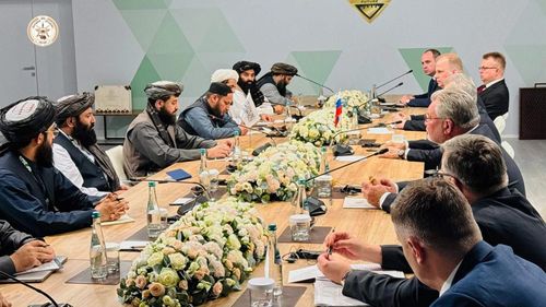 Bộ trưởng Quốc phòng Afghanistan, Maulvi Mohammad Yaqub Mujahid đã có cuộc gặp với Thư ký Hội đồng An ninh Nga Sergei Shoigu bên lề Hội nghị An ninh Quốc tế Moscow. Ảnh: United24