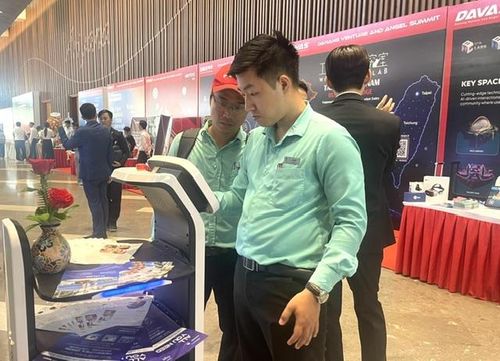 Các Startup bên lề Diễn đàn - Ảnh Ngô Anh Văn.