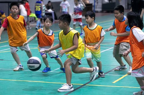 Lớp bóng rổ tại Trung tâm Đào tạo bóng rổ Đà Nẵng thu hút đông học viên vào dịp hè. Ảnh: NGUYÊN KHANG