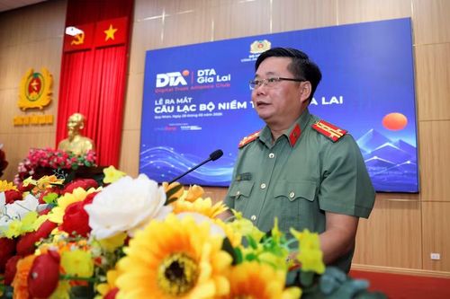  Đại tá Nguyễn Chí Linh phát biểu nhận nhiệm vụ. Ảnh: H.P 
