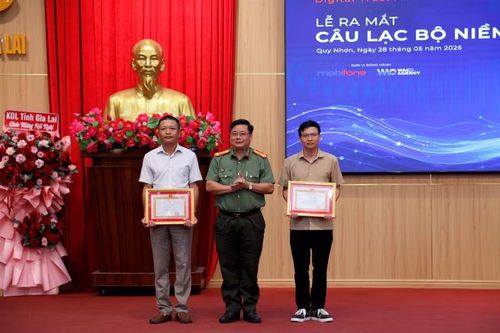  Tập thể và cá nhân thuộc Công an tỉnh Gia Lai được Cục An ninh mạng và Phòng, chống tội phạm sử dụng công nghệ cao (Bộ Công an) khen thưởng vì có thành tích xuất sắc, đột xuất trong chiến dịch “Không Một Mình - Cùng nhau an toàn trực tuyến”. Ảnh: H.P 