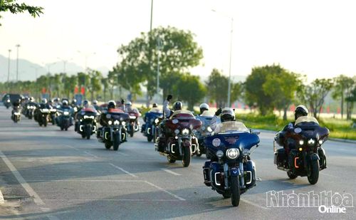 Đoàn biker Trung Quốc trên hành trình đến với Nha Trang - Khánh Hòa.