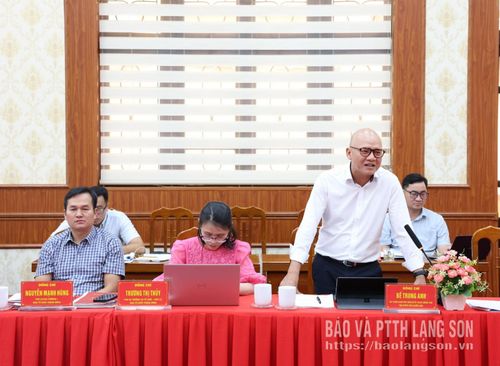 Thành viên đoàn khảo sát phát biểu tại buổi làm việc