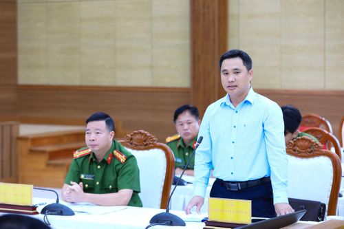 Bí thư Tỉnh đoàn Lâm Đồng Trương Minh Quang báo cáo về kế hoạch xung kích, tình nguyện của thanh niên dịp hè hỗ trợ xây dựng dữ liệu đất đai
