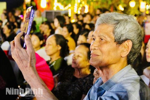 Các chương trình giao lưu luôn thu hút sự tham gia của đông đảo Nhân dân, du khách.