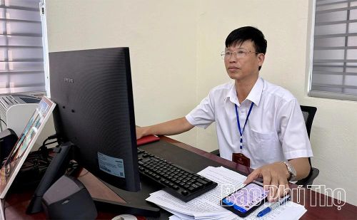 Cán bộ, công chức xã Xuân Lãng chủ động xử lý hồ sơ trên hệ thống điện tử, nâng cao hiệu quả giải quyết thủ tục hành chính theo mô hình đánh giá KPI thực chất.