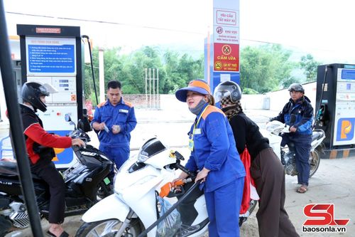 Cửa hàng Xăng dầu số 1, xã Thuận Châu triển khai bán xăng sinh học E10.